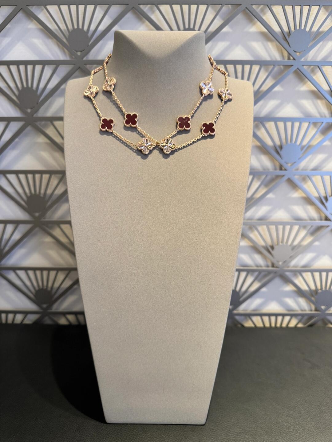 [Angela Jewelry]CLOVER 20 MOTIFS LASER CARNELIAN NECKLACE