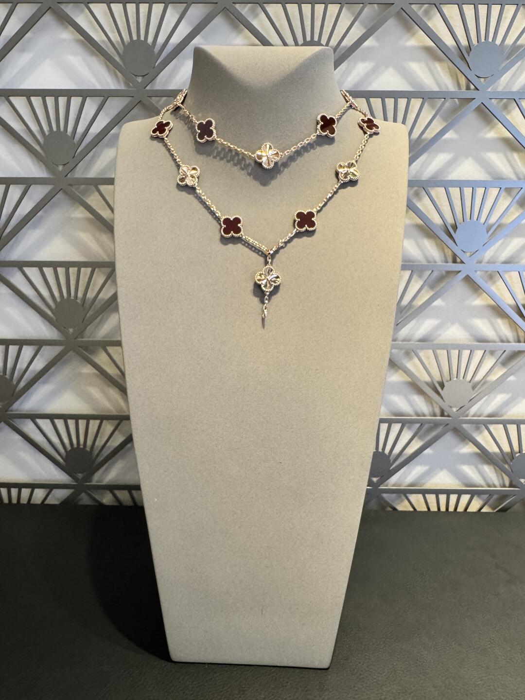 [Angela Jewelry]CLOVER 20 MOTIFS LASER CARNELIAN NECKLACE