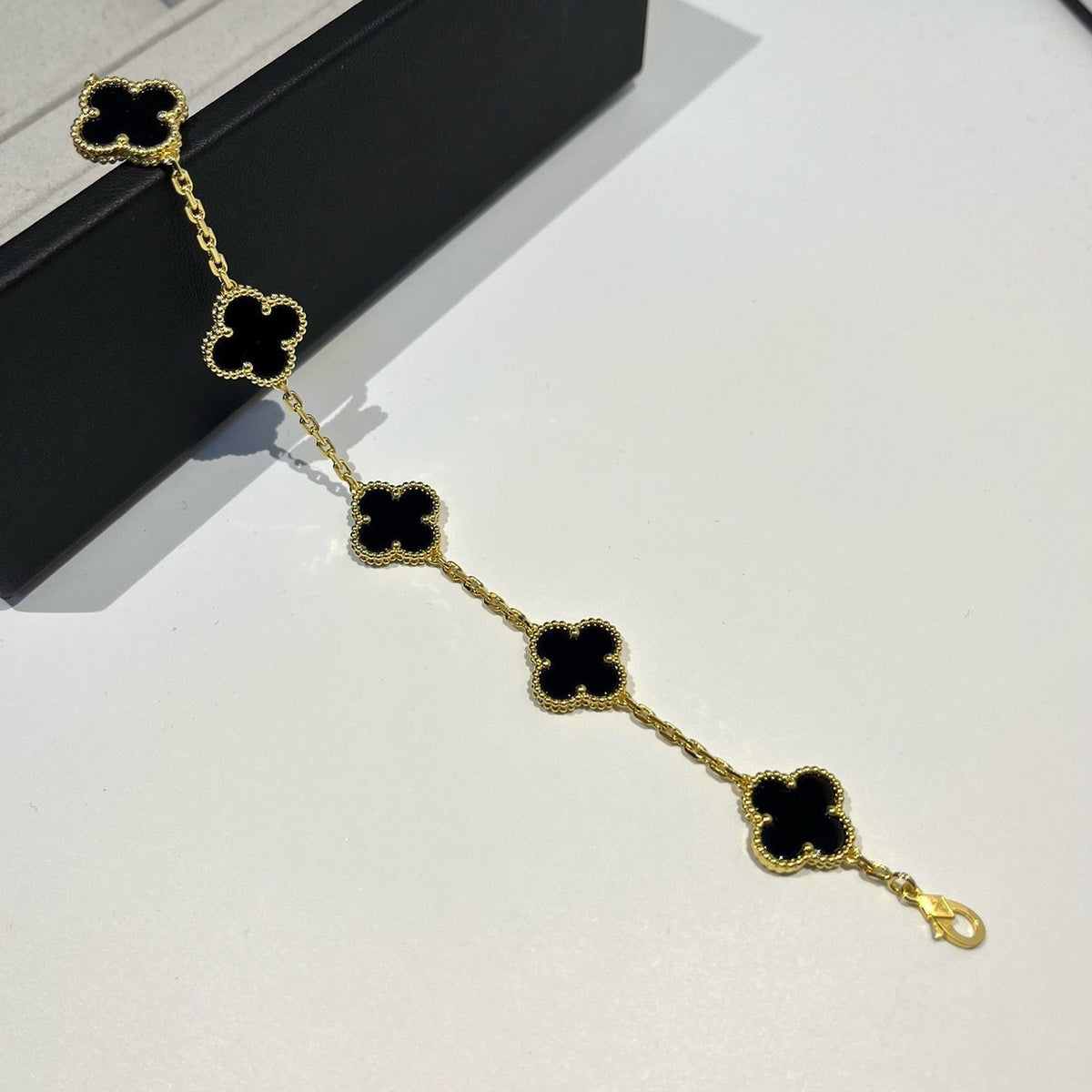 [Angela Jewelry] CLOVER 5 MOTIF ONYXS BRACELET COLLECTION