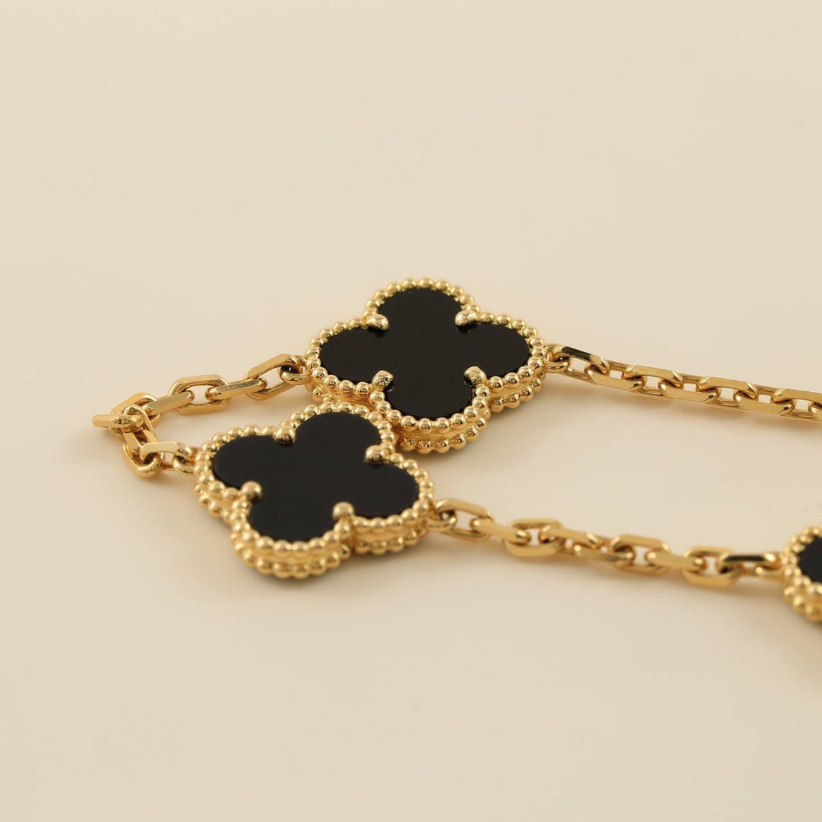 [Angela Jewelry] CLOVER 5 MOTIF ONYXS BRACELET COLLECTION