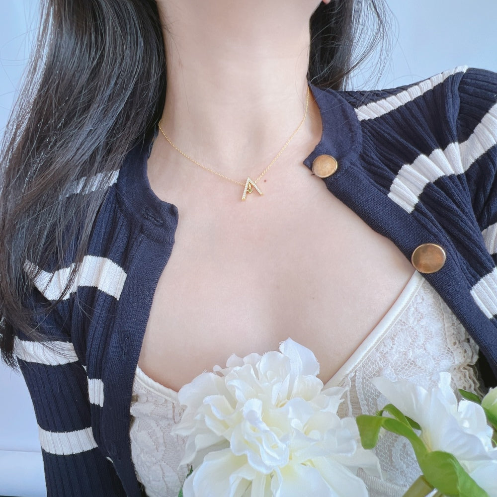 アンジェラジュエリー]輝く「A」シェイプネックレス