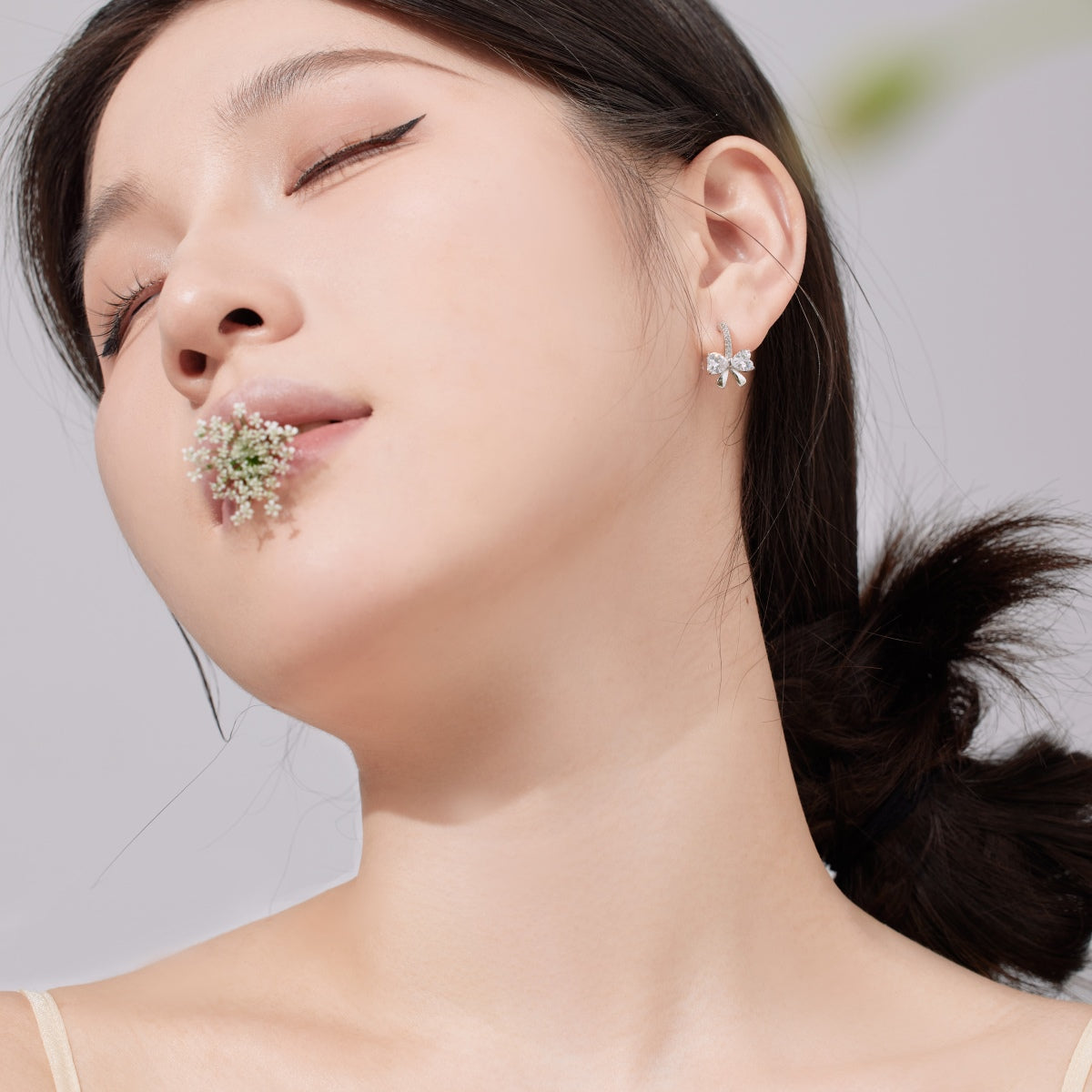 [Angela Jewelry]Exquisite Earrings With Heart-Shaped Bow Design