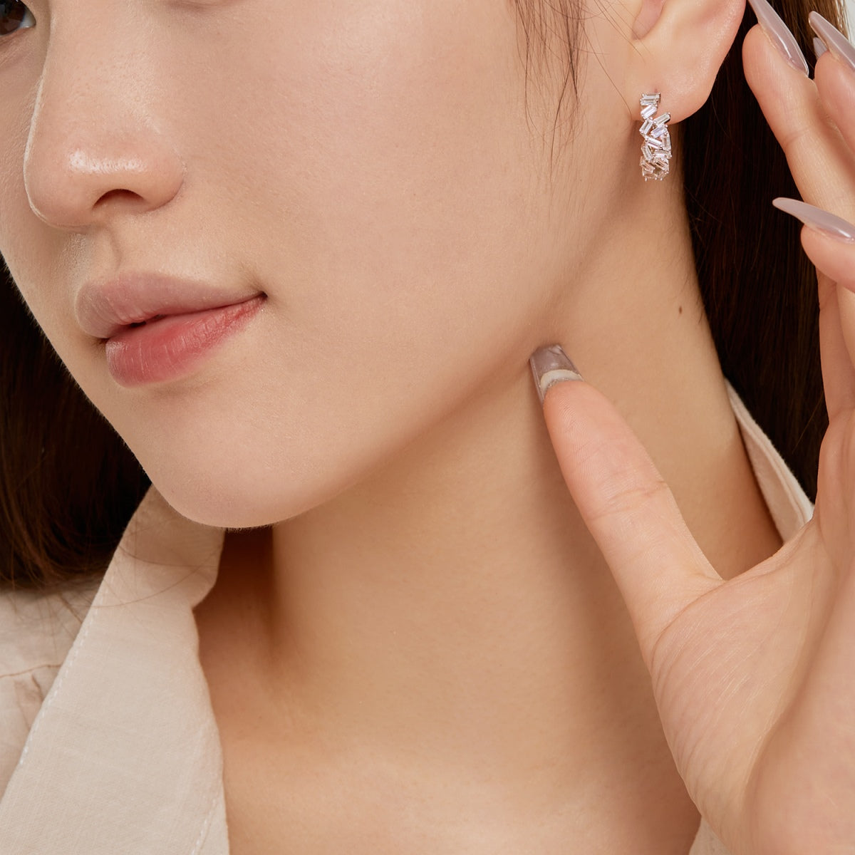 アンジェラジュエリー] 眩いほど美しいカラフルなエメラルドカットのデイリーイヤリング