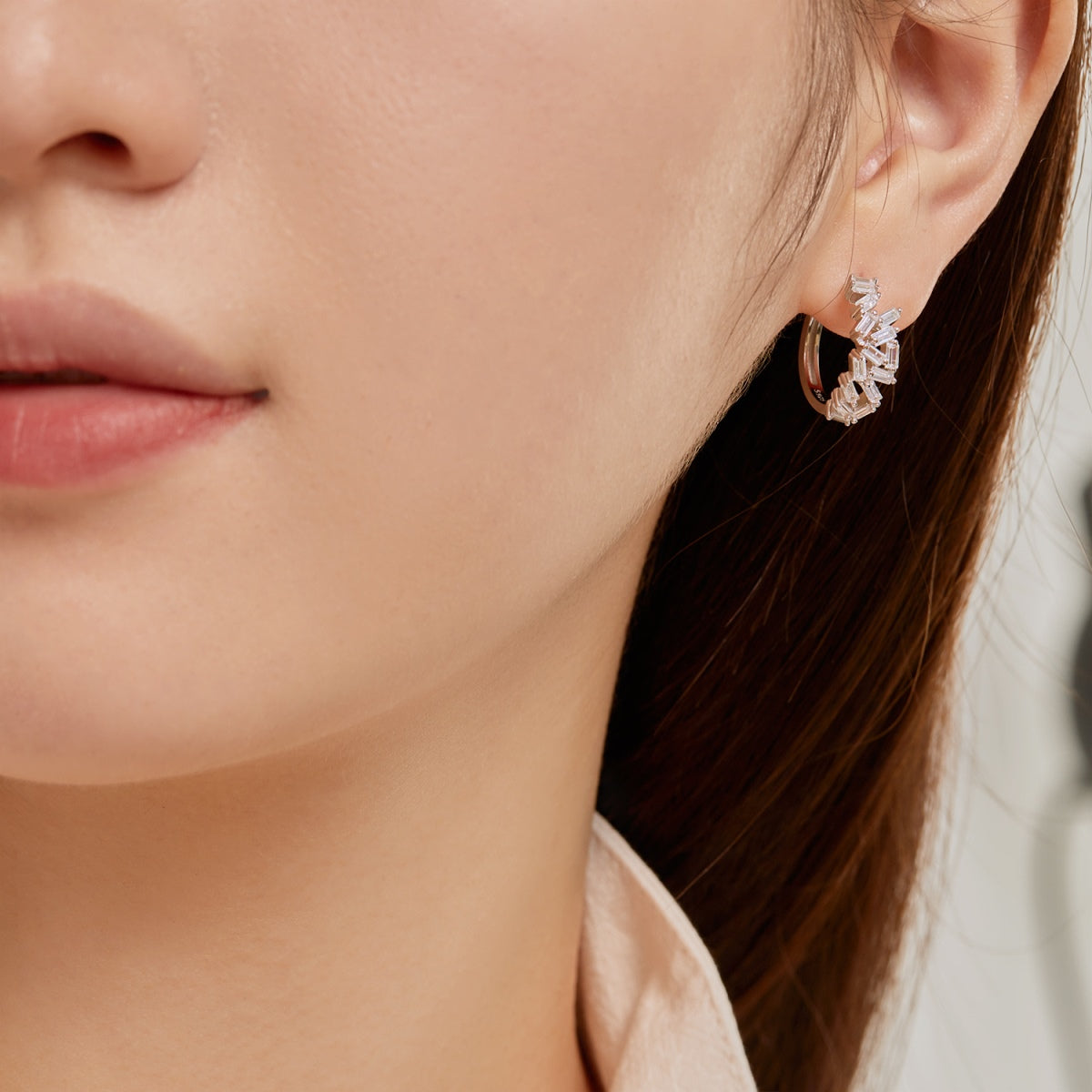 アンジェラジュエリー] 眩いほど美しいカラフルなエメラルドカットのデイリーイヤリング