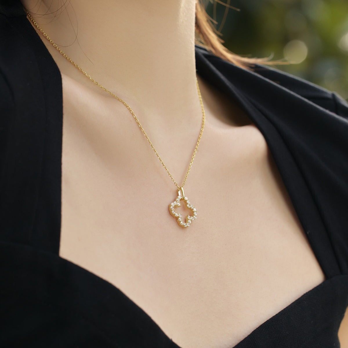 [Angela Jewelry]Four-Leaf Clover Hollow Design Exquisite Necklace