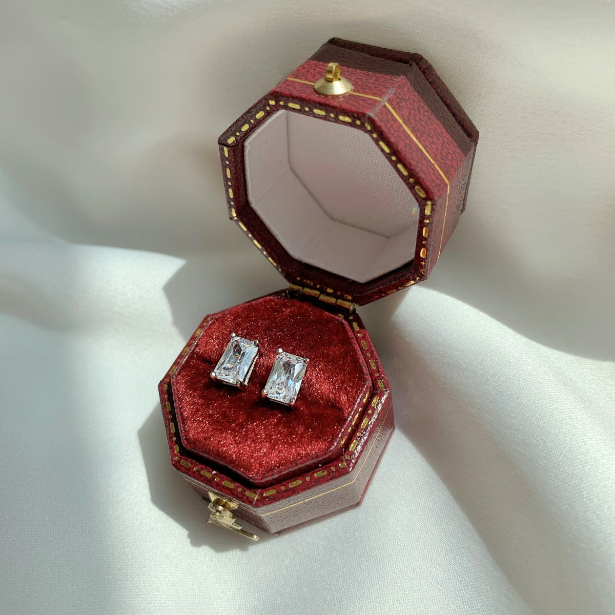 [Angela Jewelry]Stylish Shiny Rectangular Center Stone Stud Earrings