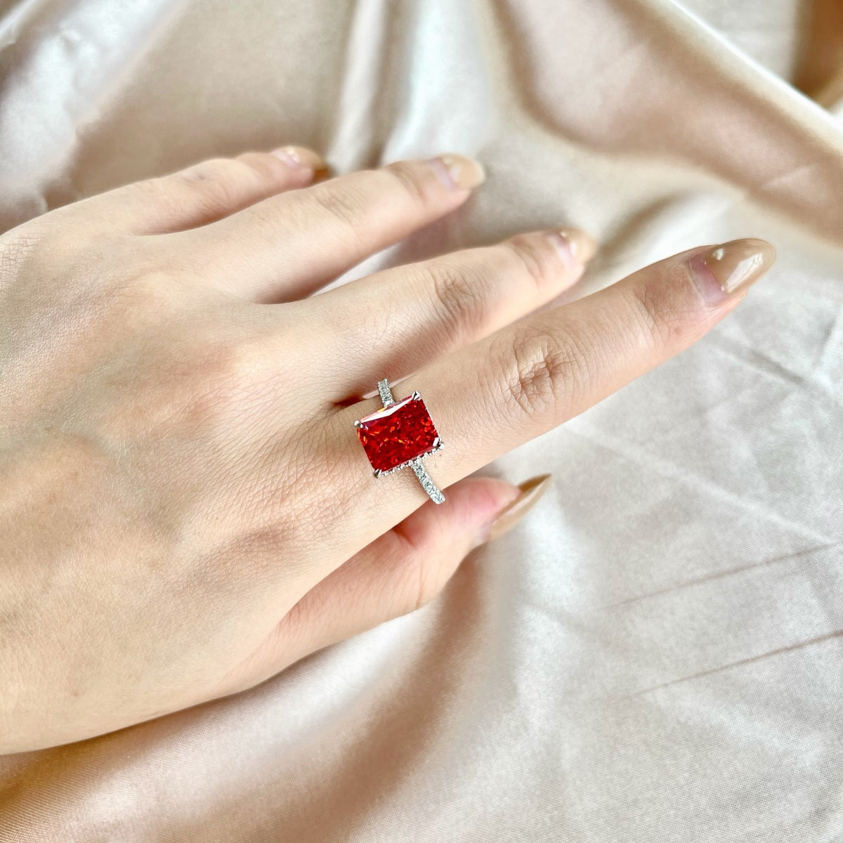 Angela Jewelry]4.0 Carat Luxurious Engagement Ring