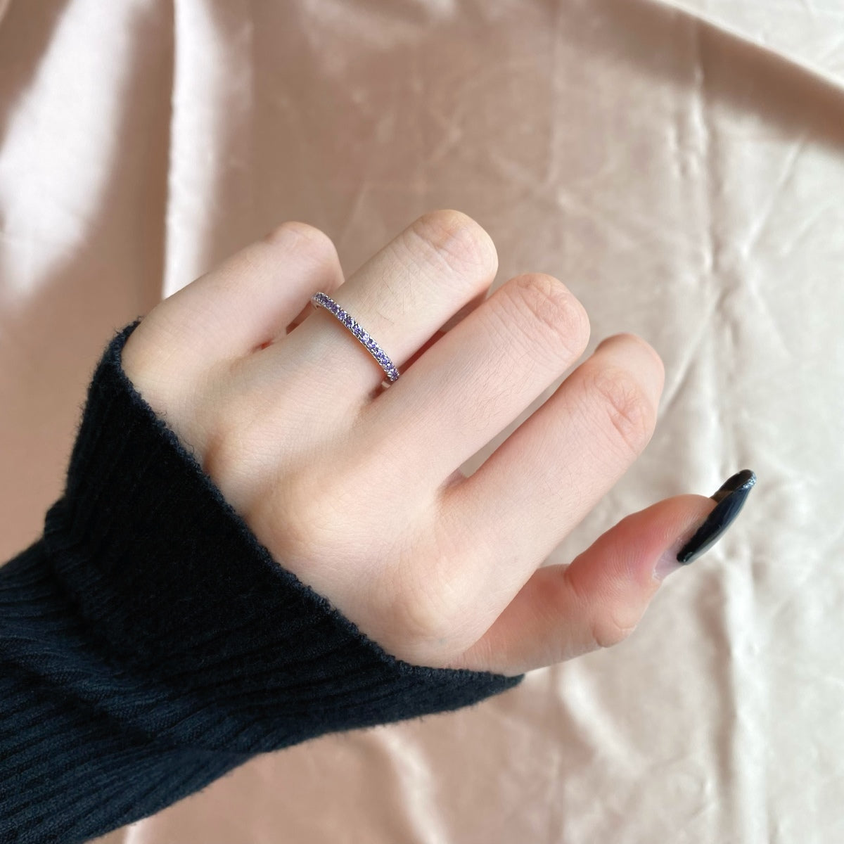 アンジェラジュエリー]繊細な輝きを放つラウンドカットのデイリーリング
