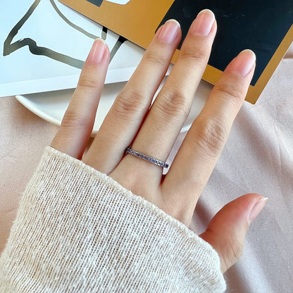 アンジェラジュエリー]繊細な輝きを放つラウンドカットのデイリーリング