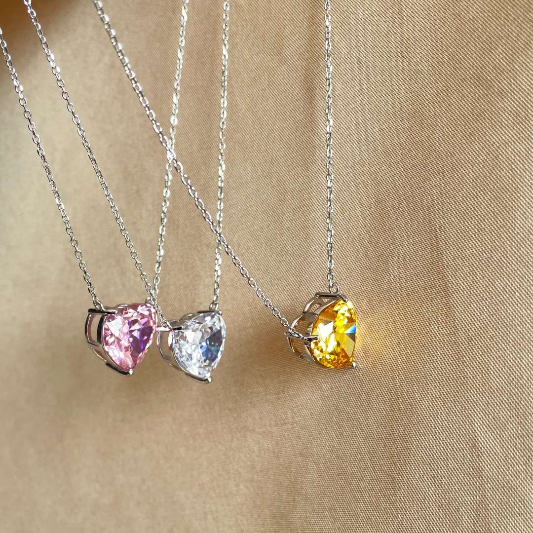 アンジェラジュエリー]6.0カラットのラディアントハートシェイプネックレス