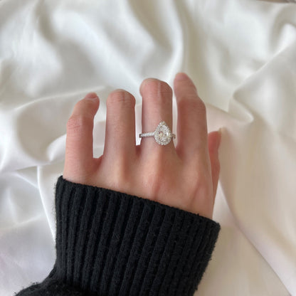 アンジェラジュエリー]1.0カラットの豪華な輝くウォータードロップシェイプの結婚指輪