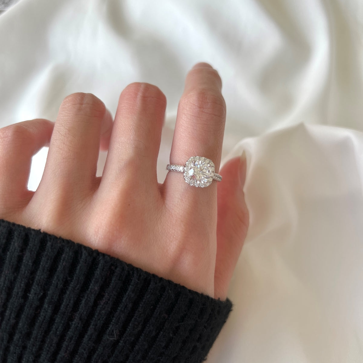 アンジェラジュエリー]輝くラウンドカットの結婚指輪