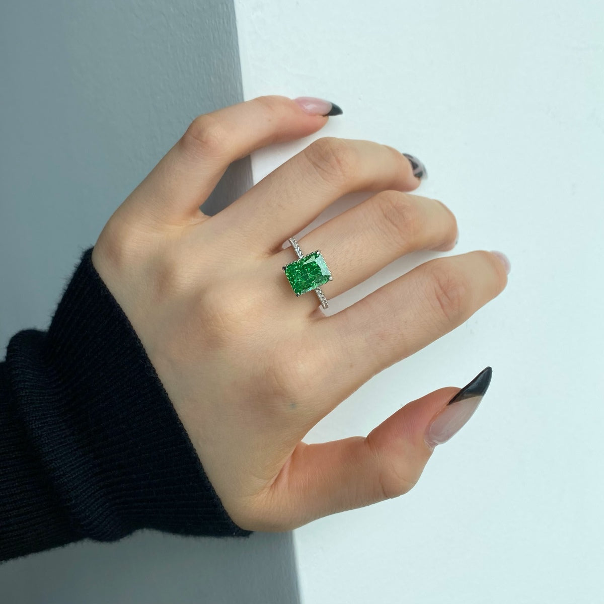 [Angela Jewelry]4.0 Carat Luxurious Engagement Ring