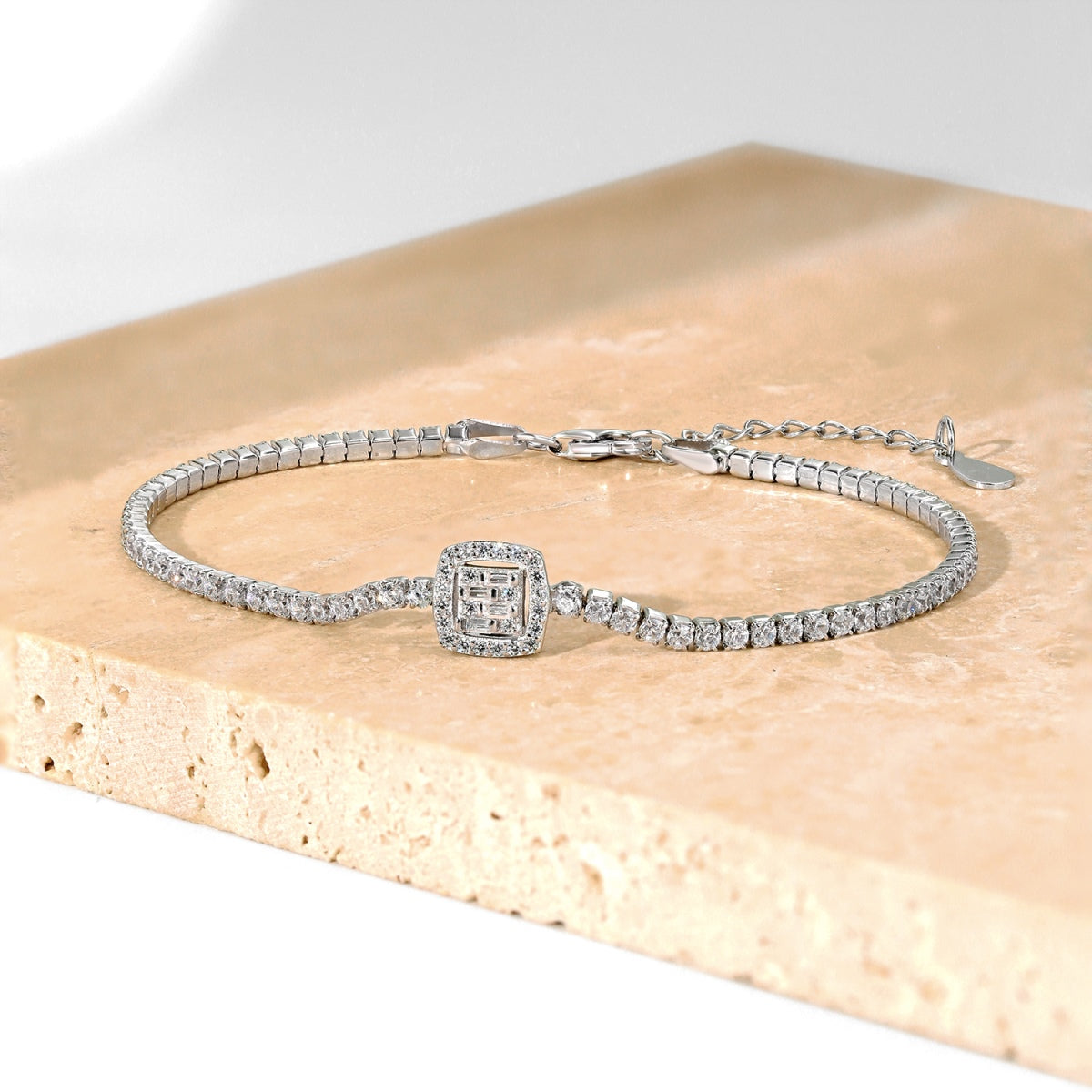 [Angela Jewelry]Luxurious Dazzling Square Shape Banquet Bracelet