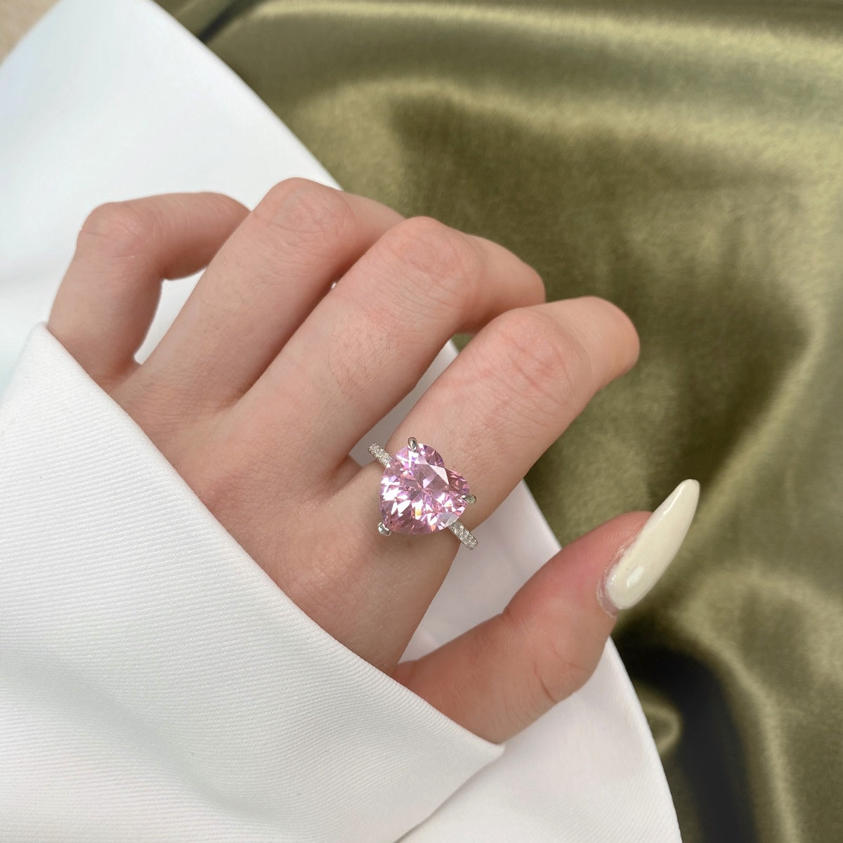 [Angela Jewelry]6.0 Carat Luxurious Sparkling Romantic Heart Cut Lover Ring