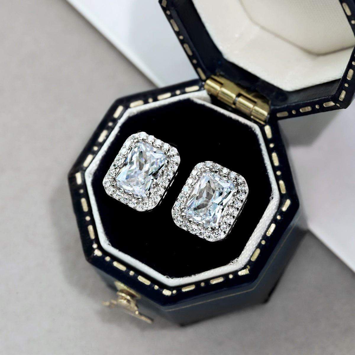 [Angela Jewelry]1.0 Carat Luxurious Dainty Emerald Cut Daily Earrings