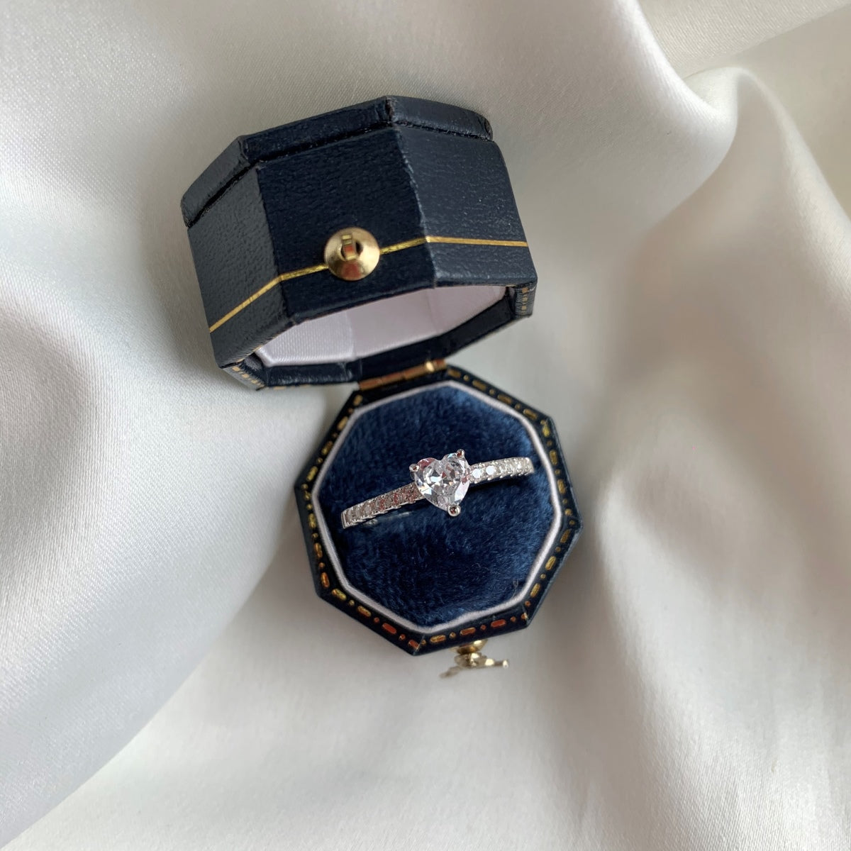 アンジェラジュエリー]0.5カラット カラットエタニティ チャーミング ハートシェイプ ラバーリング