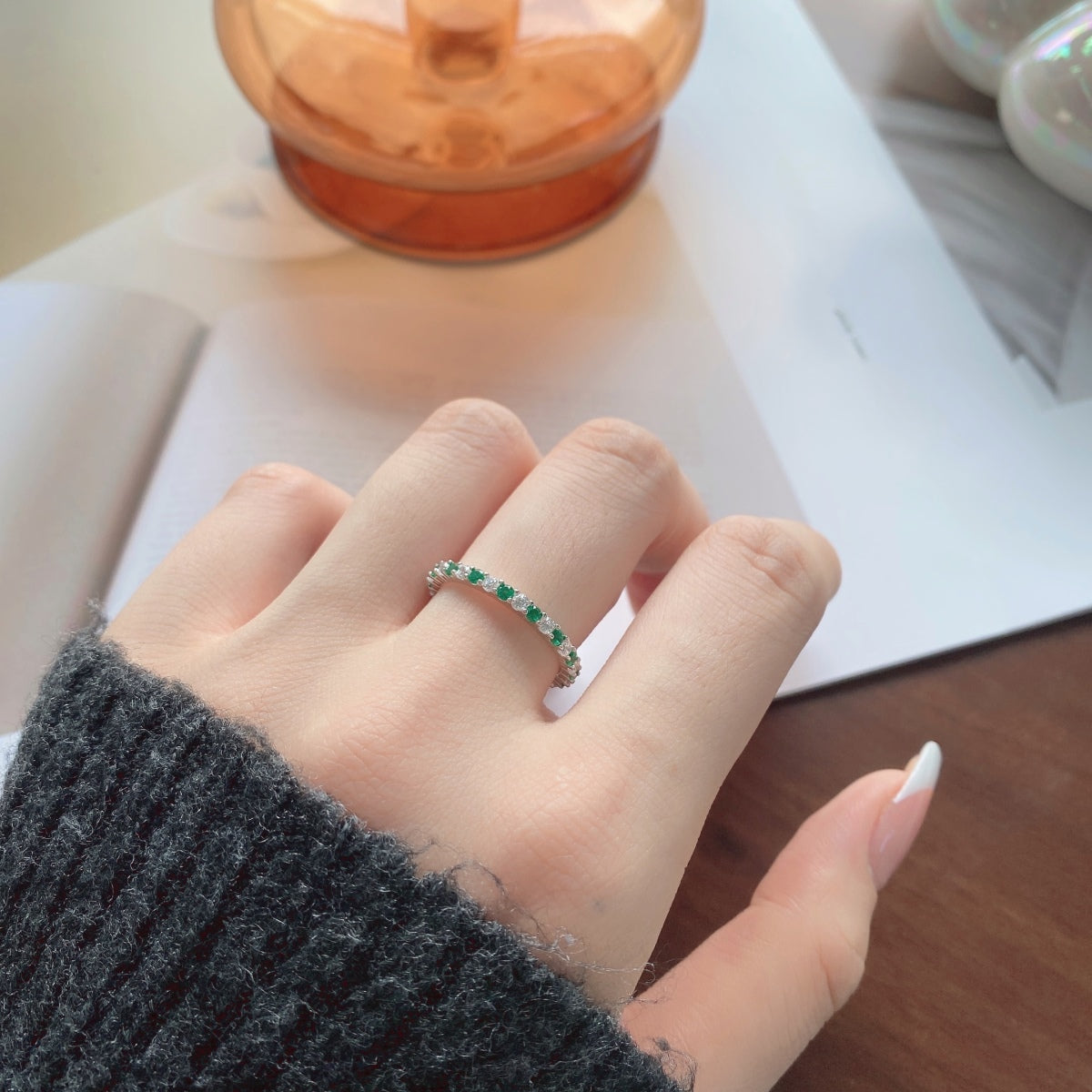 アンジェラジュエリー]絶妙なカラフルなラウンドカットのテニスリング