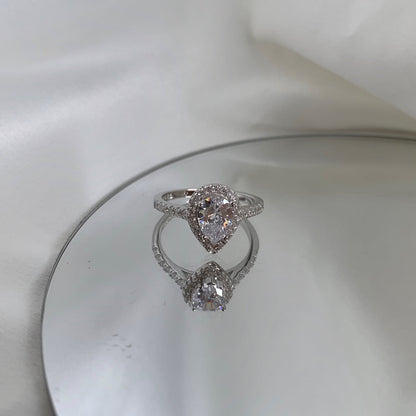 アンジェラジュエリー]1.0カラットの豪華な輝くウォータードロップシェイプの結婚指輪