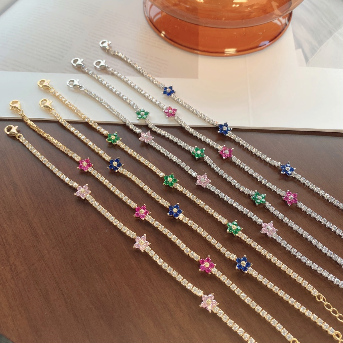 アンジェラジュエリー]スパークリングフラワーシェイプテニスブレスレット