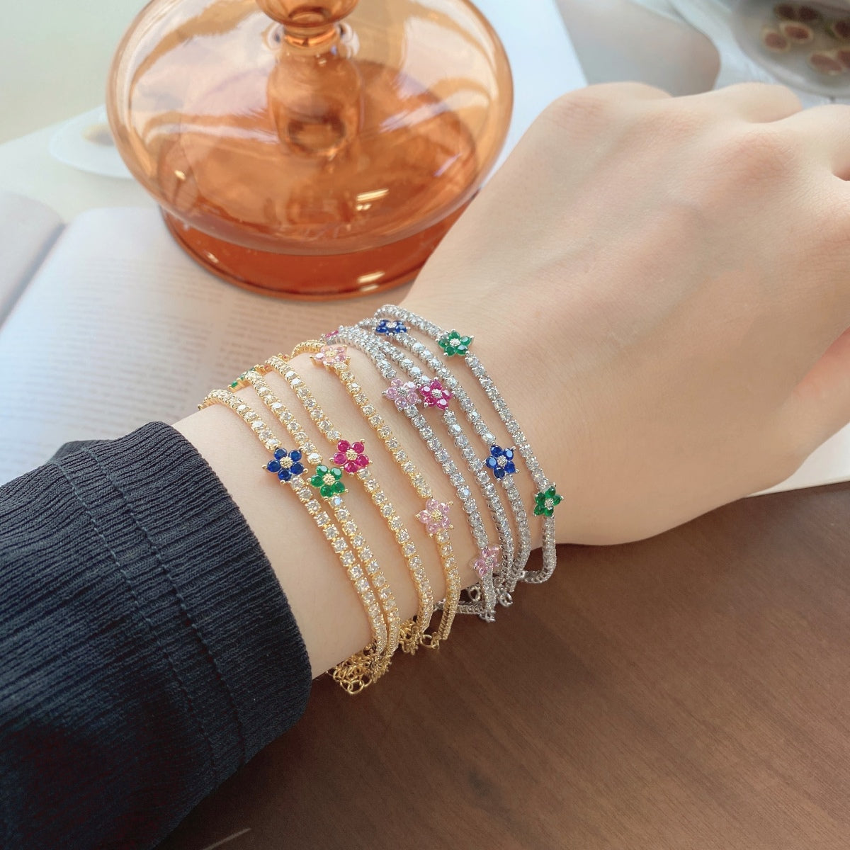 アンジェラジュエリー]スパークリングフラワーシェイプテニスブレスレット