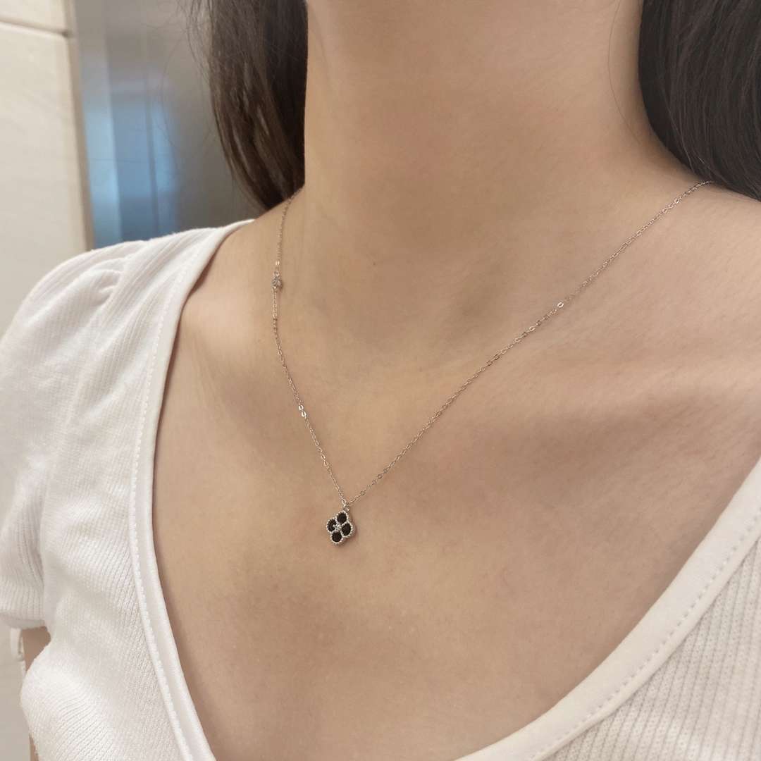 [Angela Jewelry]Delicate Flower Shape Necklace