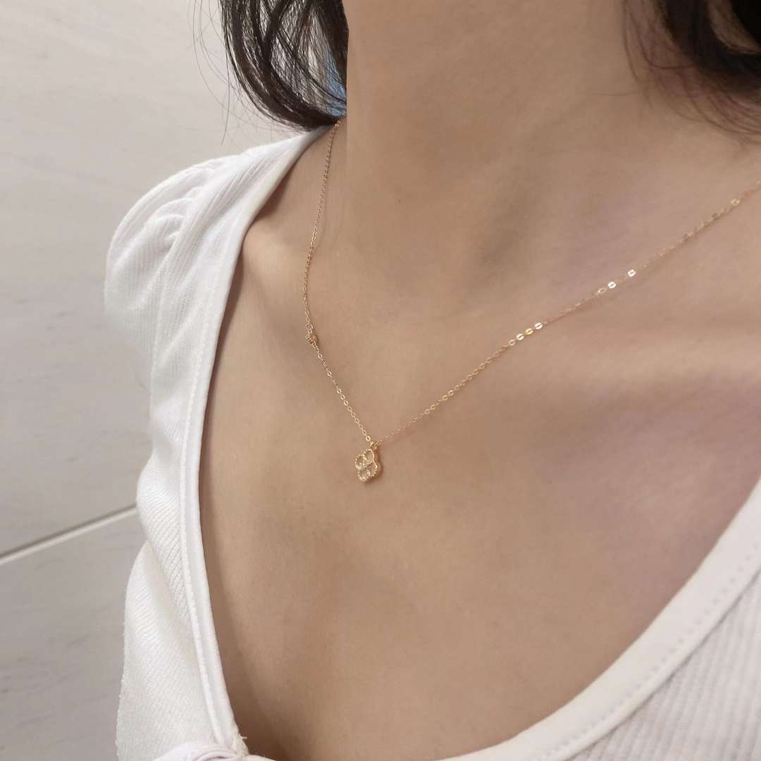 Angela Jewelry]Delicate Flower Shape Necklace