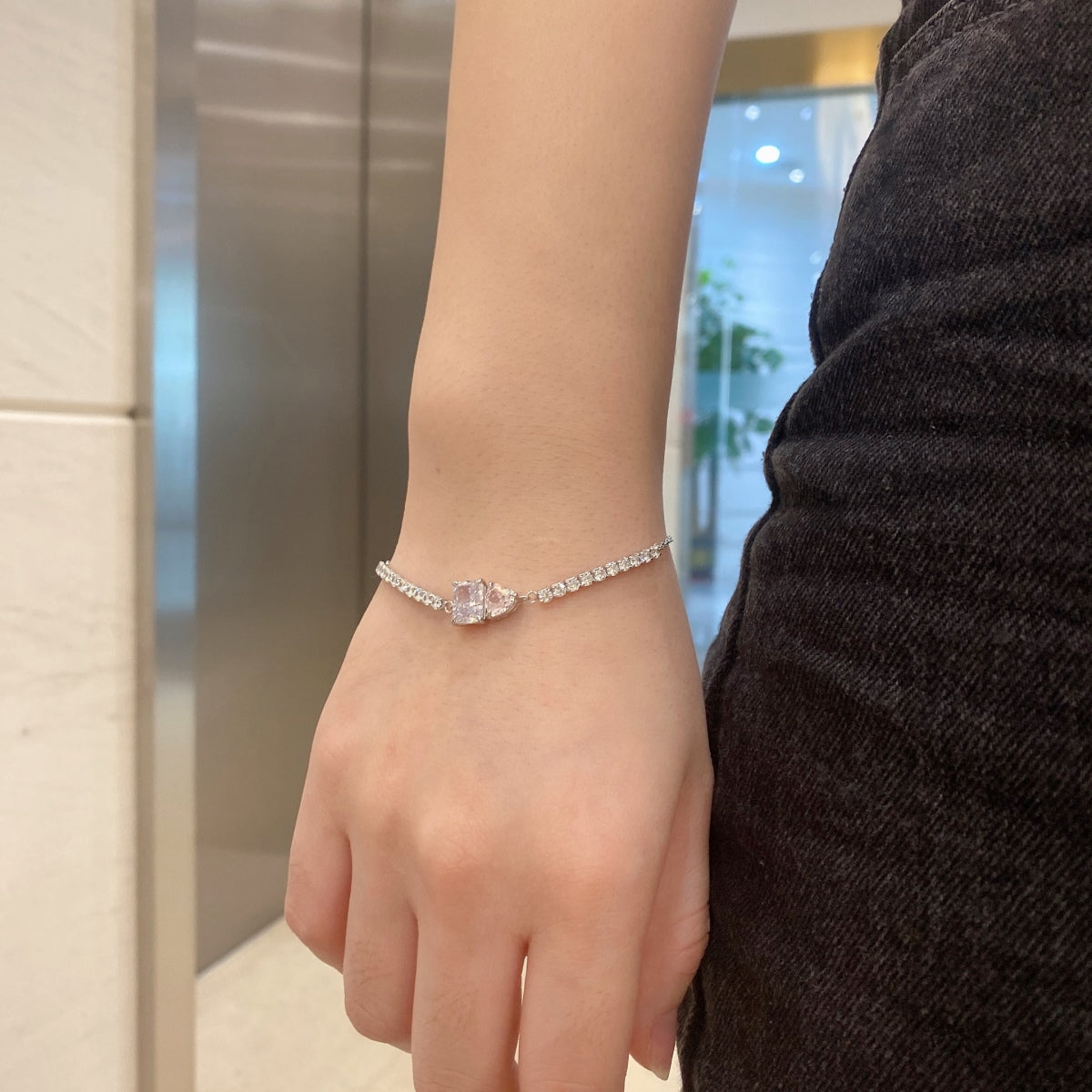 アンジェラジュエリー] まばゆいばかりのユニークなマルチシェイプのラバーブレスレット