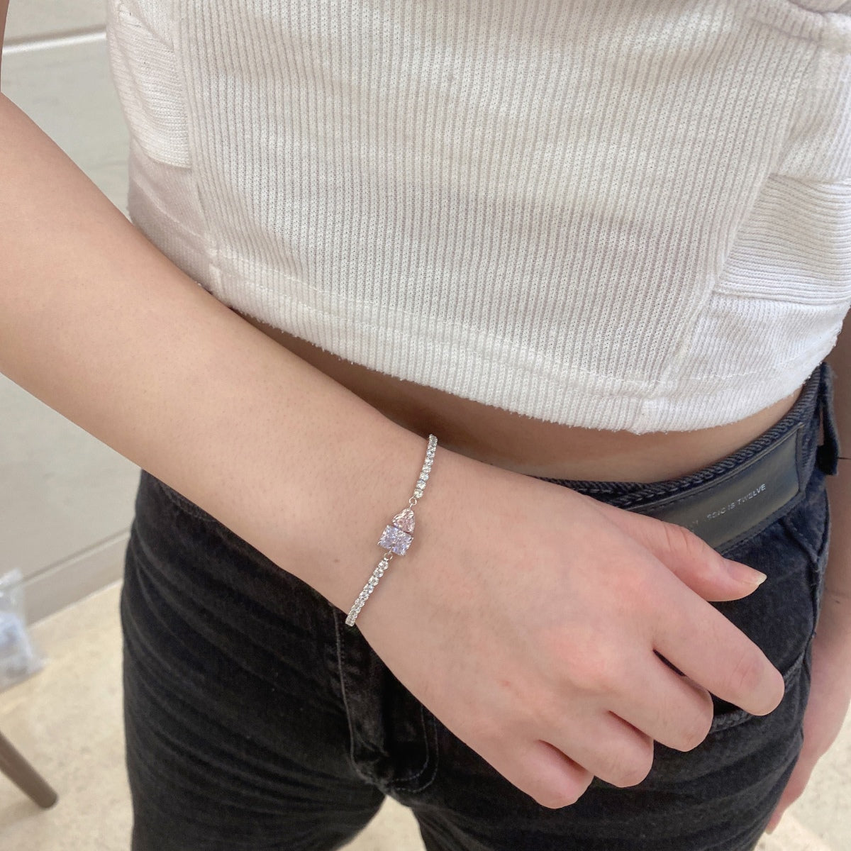アンジェラジュエリー] まばゆいばかりのユニークなマルチシェイプのラバーブレスレット