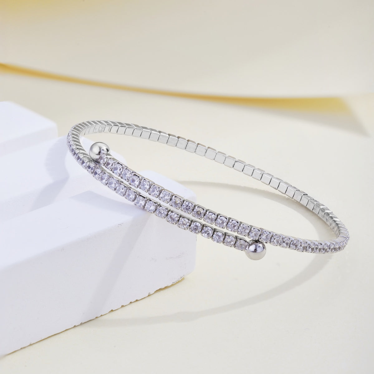 [Angela Jewelry]Row of Diamonds Round Fashion Bracelet