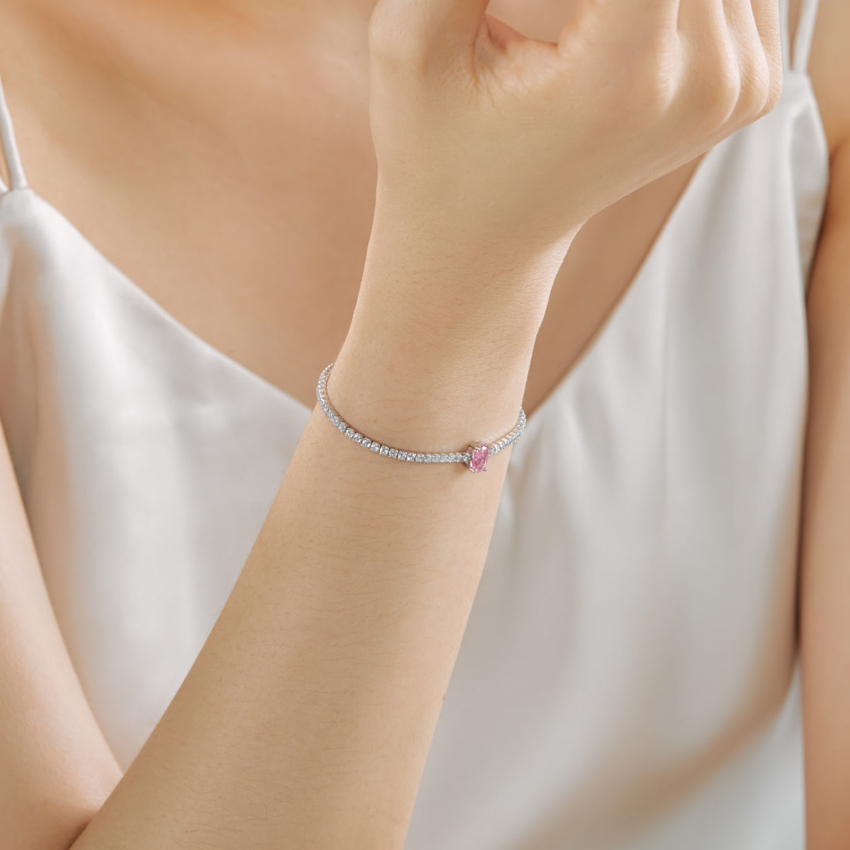 アンジェラジュエリー]0.75カラットの絶妙なオーバルカットデイリーブレスレット