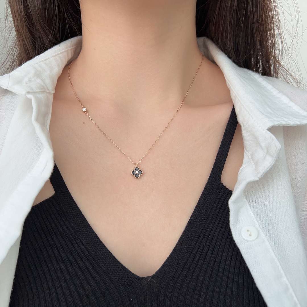 Angela Jewelry]Delicate Flower Shape Necklace