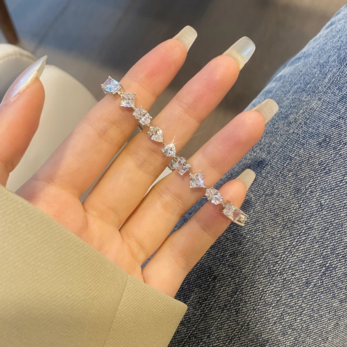 アンジェラジュエリー]ユニークで精巧なマルチカットデイリーブレスレット