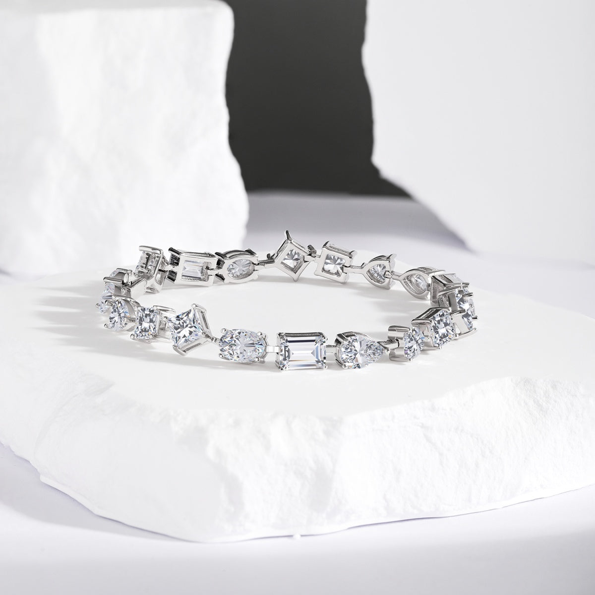 アンジェラジュエリー]ユニークで精巧なマルチカットデイリーブレスレット