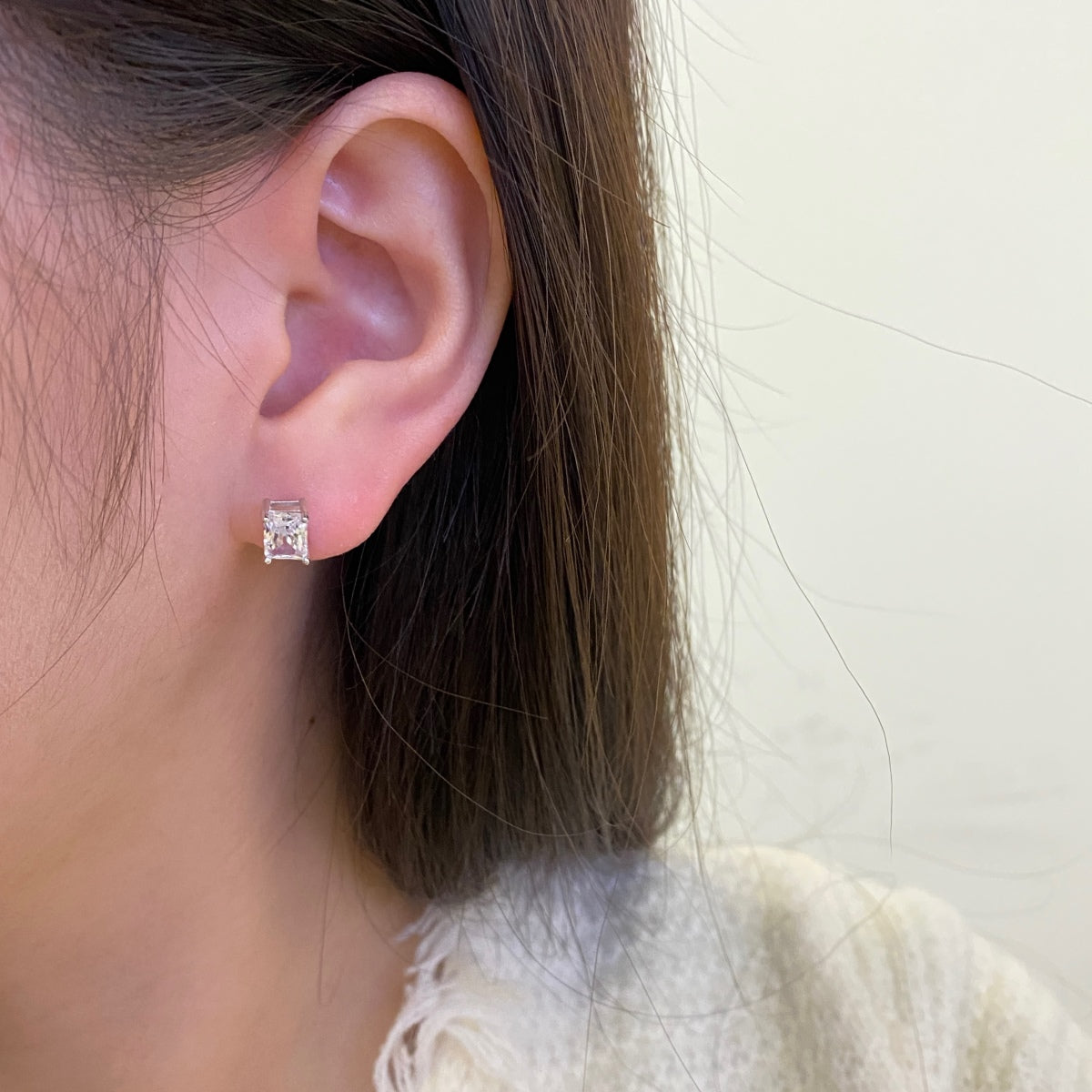 Angela Jewelry]Stylish Shiny Rectangular Center Stone Stud Earrings