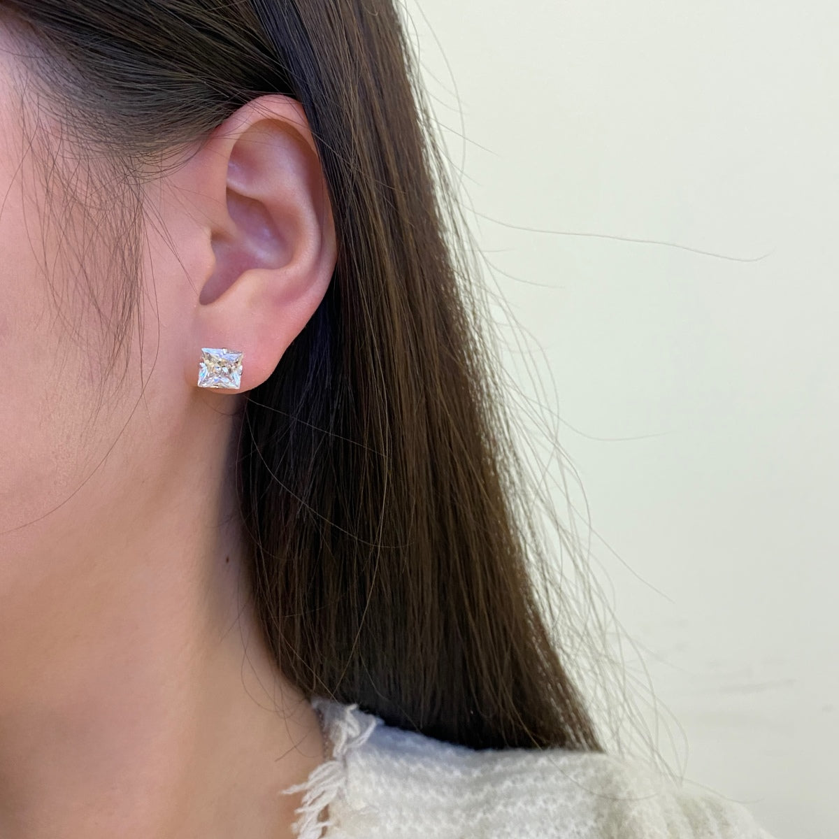 Angela Jewelry]Stylish Shiny Square Center Stone Stud Earrings