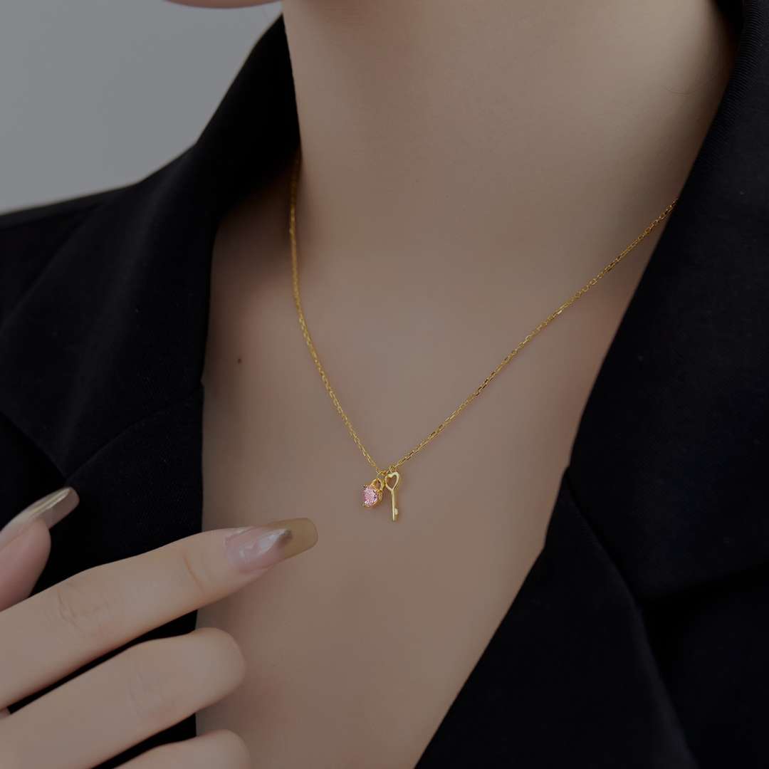[Angela Jewelry]Unique Heart Shape Key Pendent Necklace