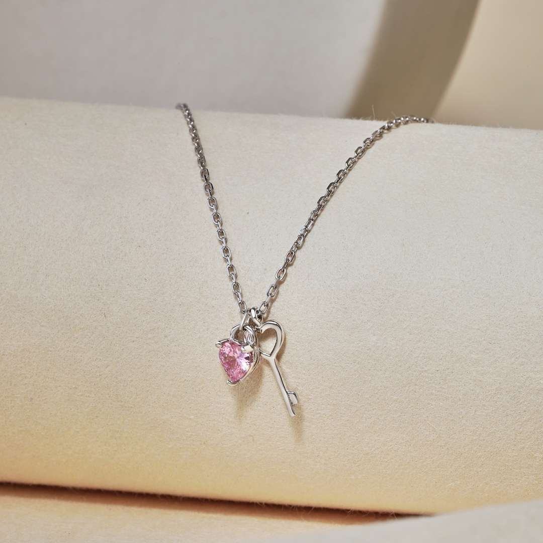 [Angela Jewelry]Unique Heart Shape Key Pendent Necklace