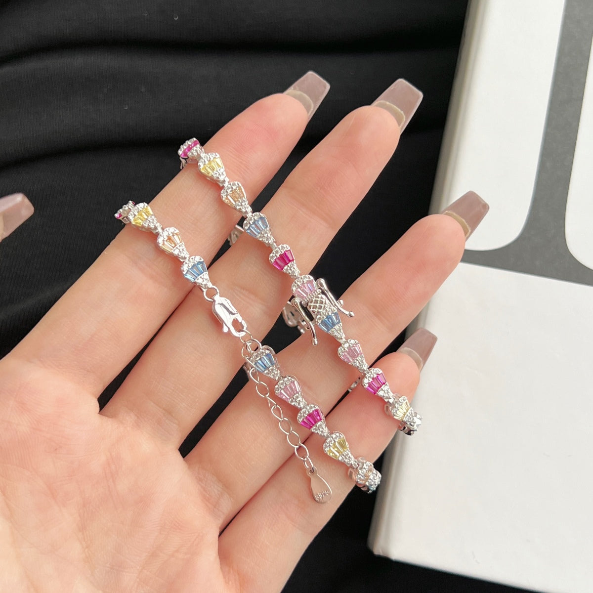 アンジェラジュエリー]輝くウォータードロップシェイプデイリーブレスレット
