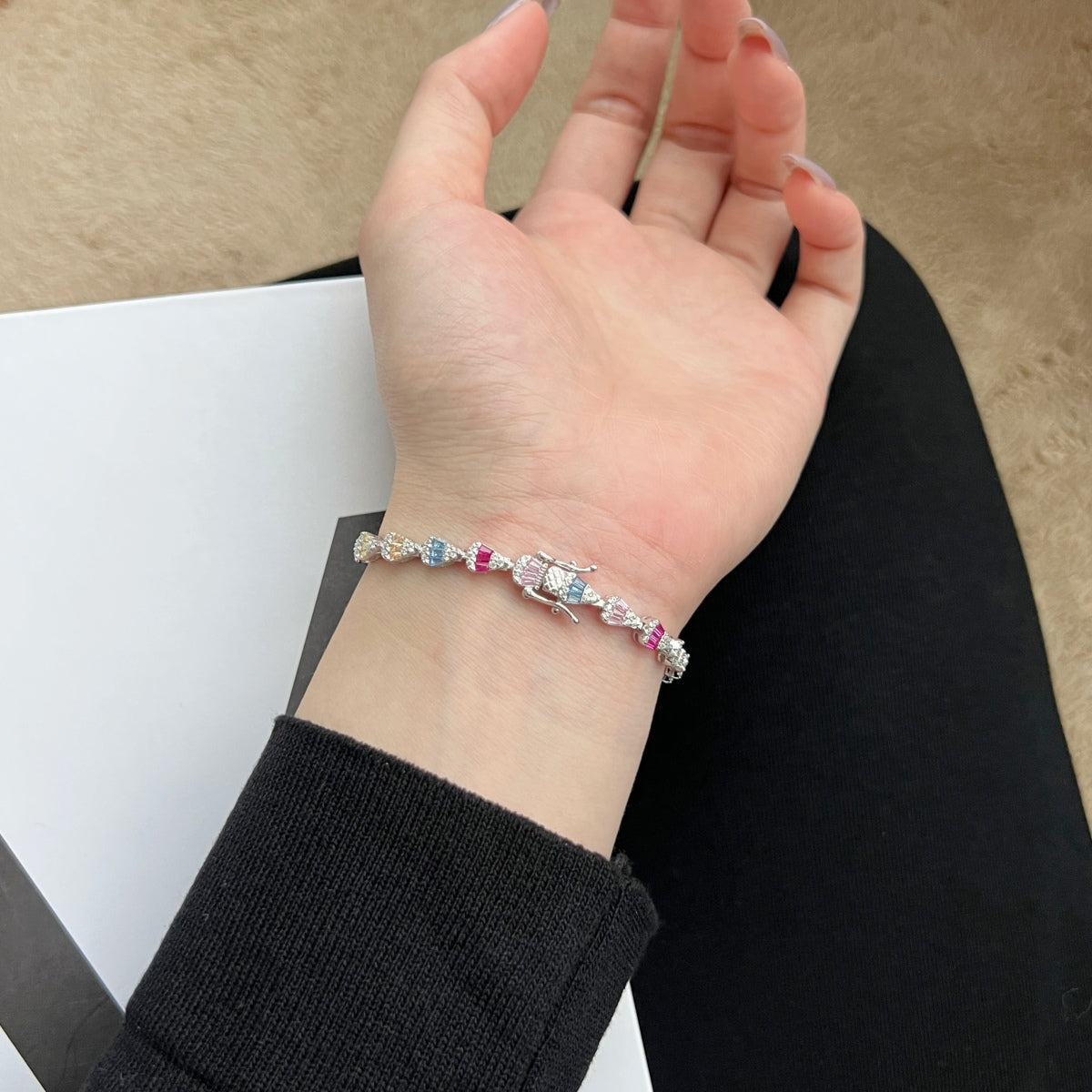 アンジェラジュエリー]輝くウォータードロップシェイプデイリーブレスレット