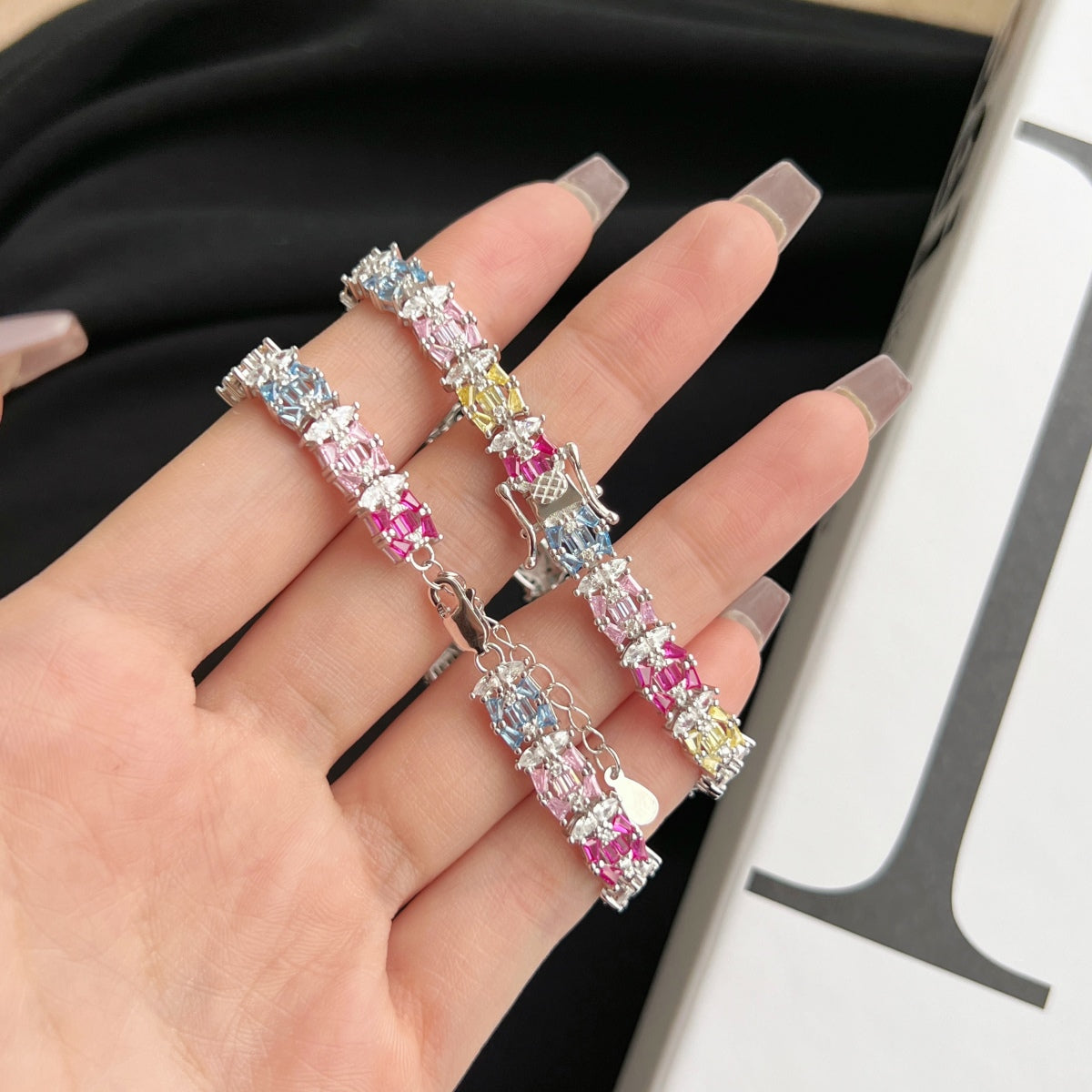 アンジェラジュエリー]繊細でカラフルなマルチカットパーティーブレスレット