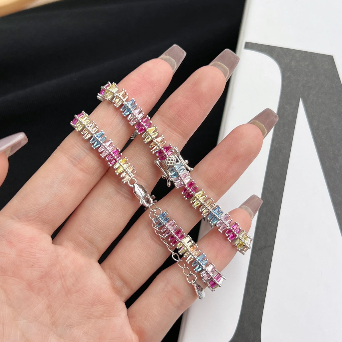 アンジェラジュエリー]きらめく美しいマルチカットパーティーブレスレット