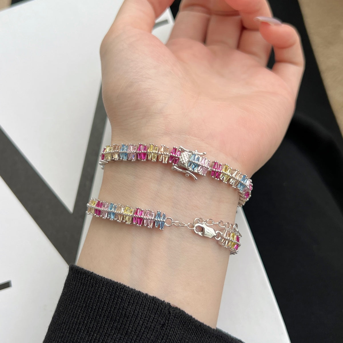 アンジェラジュエリー]きらめく美しいマルチカットパーティーブレスレット
