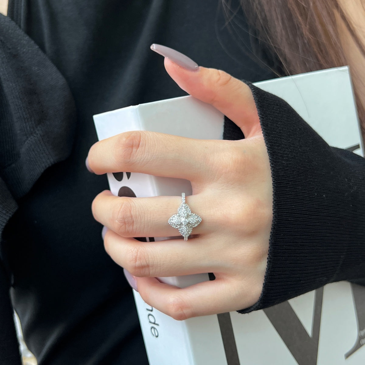 アンジェラジュエリー]豪華なカラフルな花の形のバンケットリング
