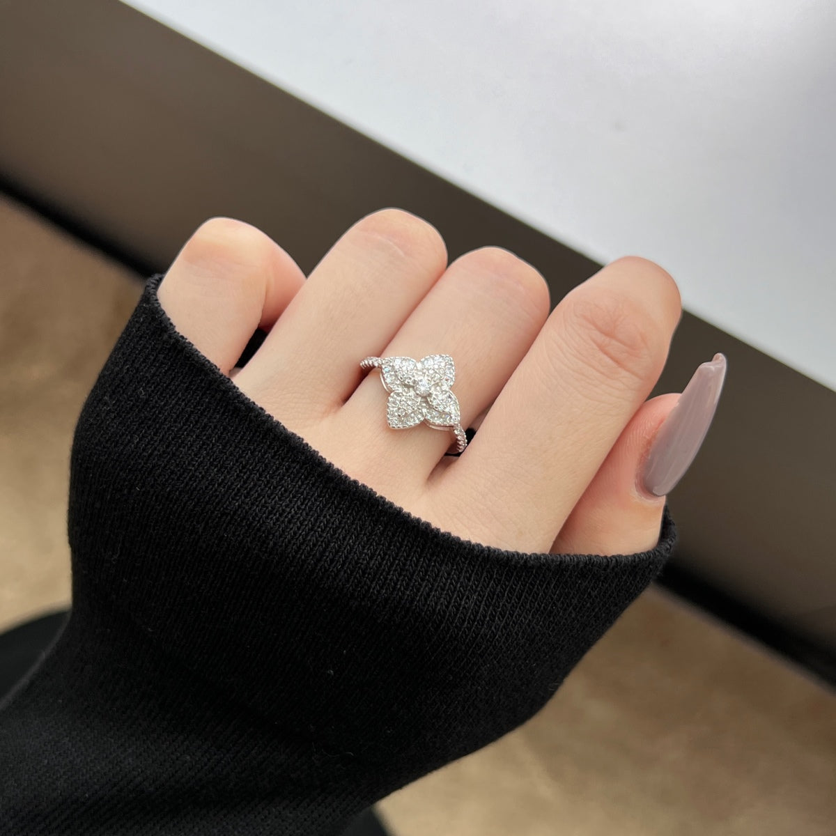 アンジェラジュエリー]豪華なカラフルな花の形のバンケットリング