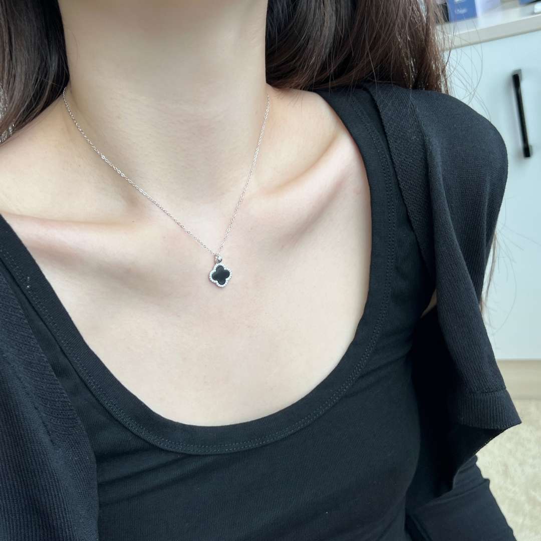 Angela Jewelry]Dainty Flower Shape Necklace