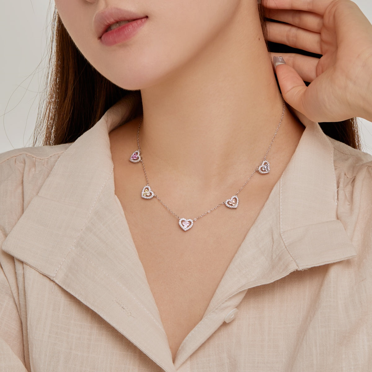 アンジェラジュエリー]スパークリングファイブハートネックレス