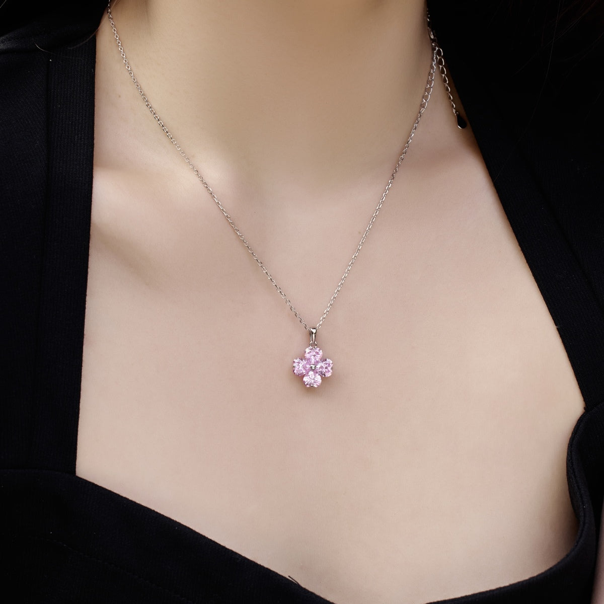 [Angela Jewelry]Heart-Shaped Four-Leaf Clover Bead Necklace