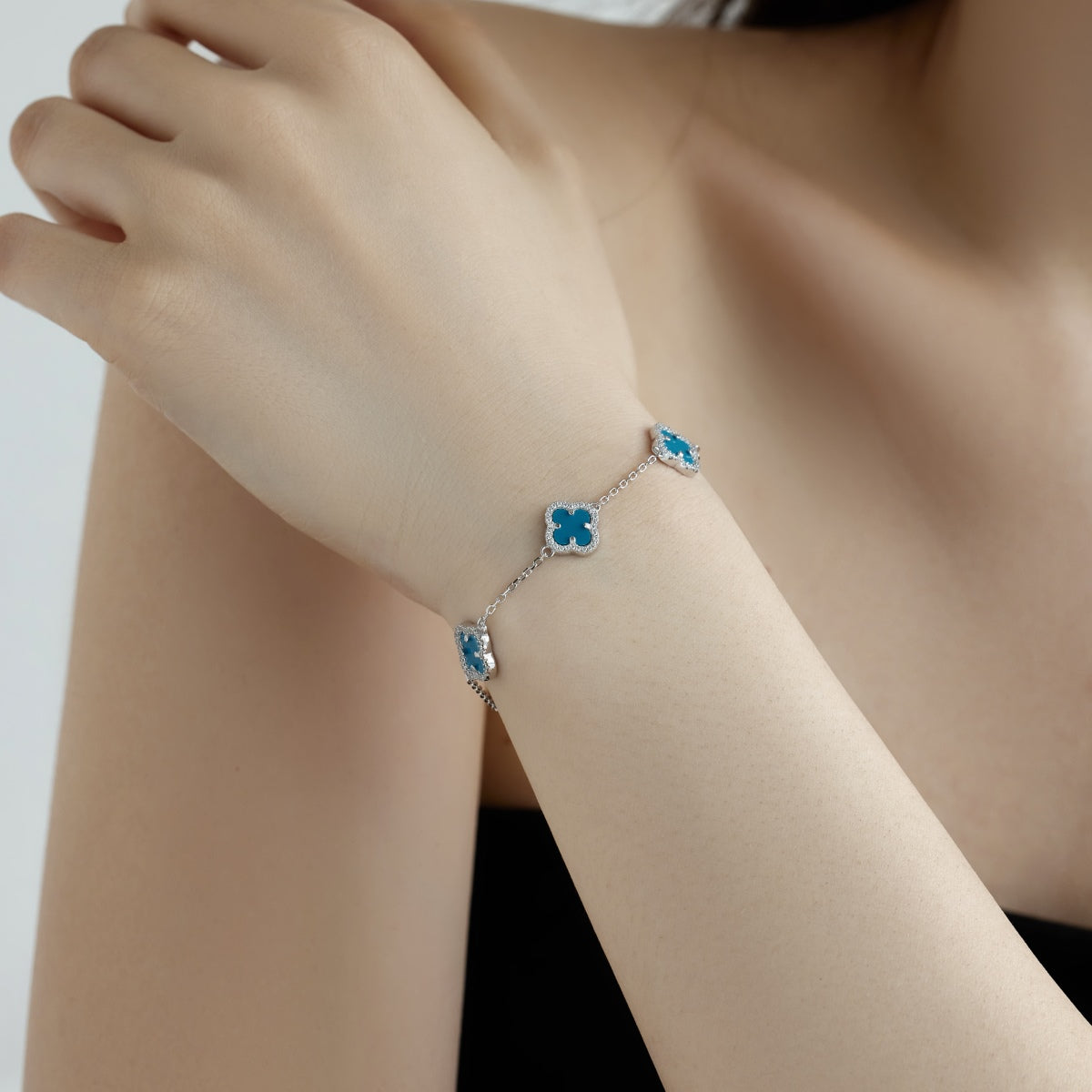 アンジェラジュエリー]四つ葉のクローバーの美しいブレスレット