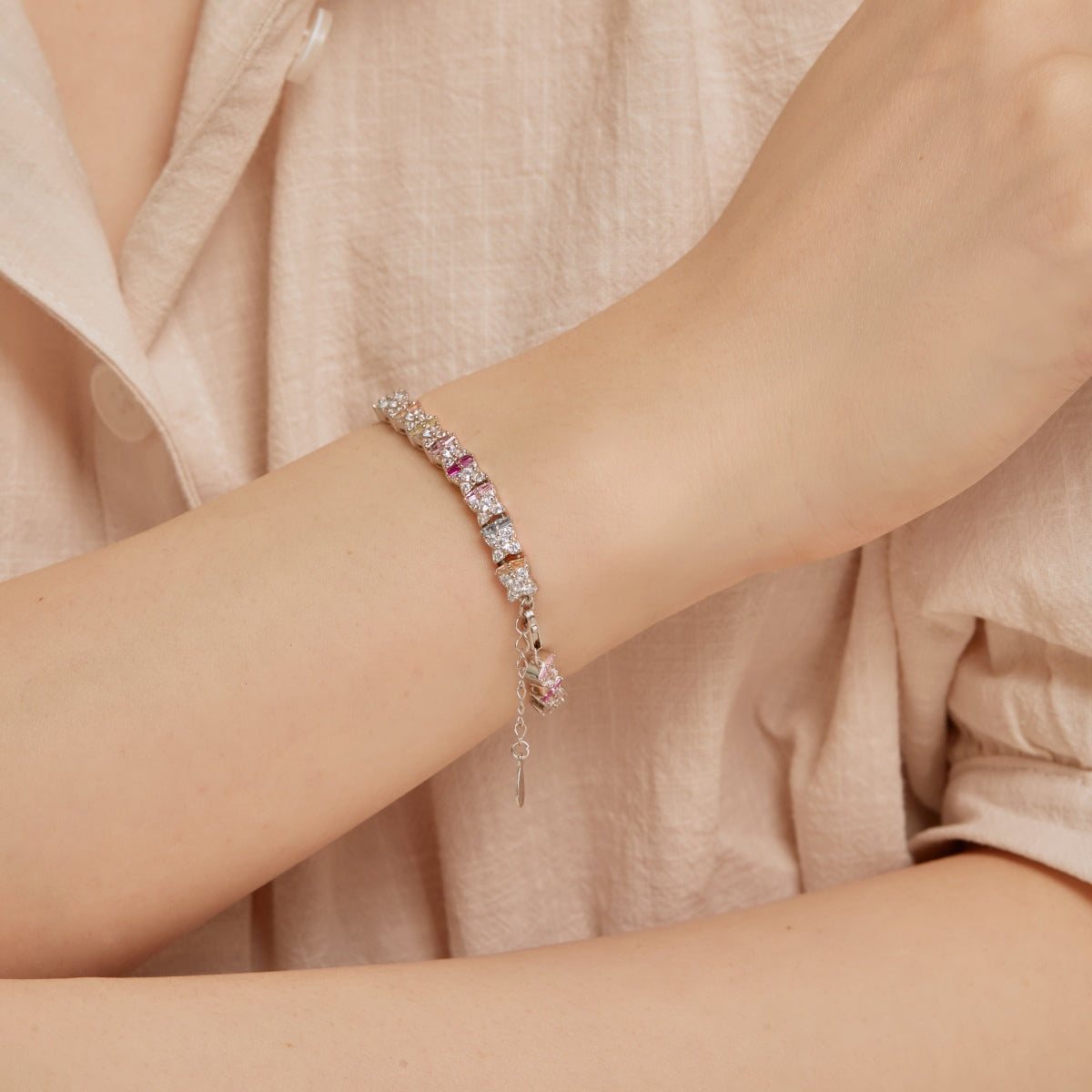 アンジェラジュエリー]ユニークなカラフルな花の形のデイリーブレスレット